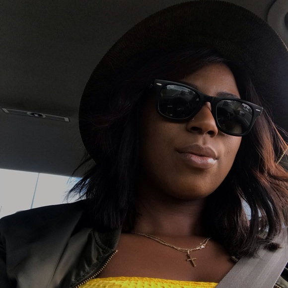 Profile Picture of Renel Kerridge (@renee697) on Poshmark
