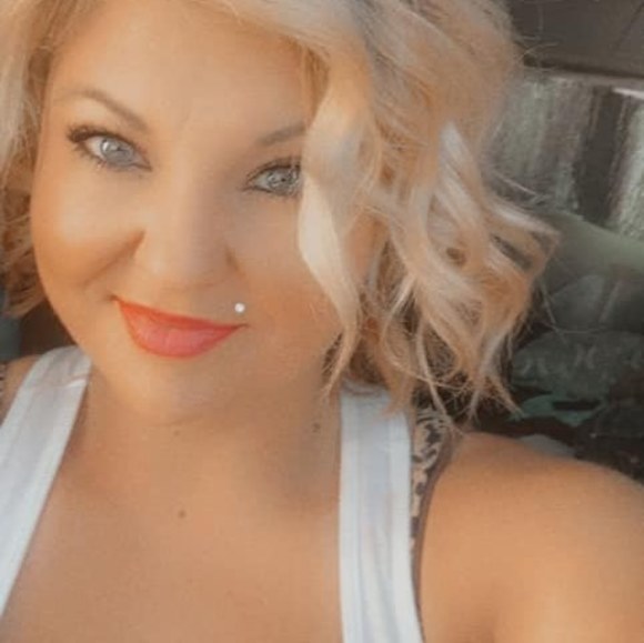 Profile Picture of Mia Gartrell (@13566921mg) on Poshmark