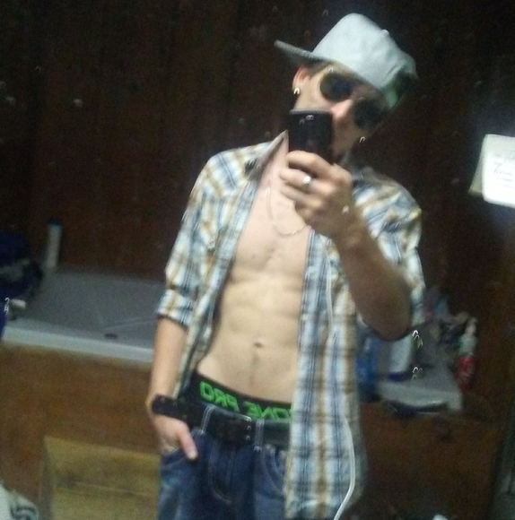 Profile Picture of Andrew Cunningham (@drewskie123) on Poshmark