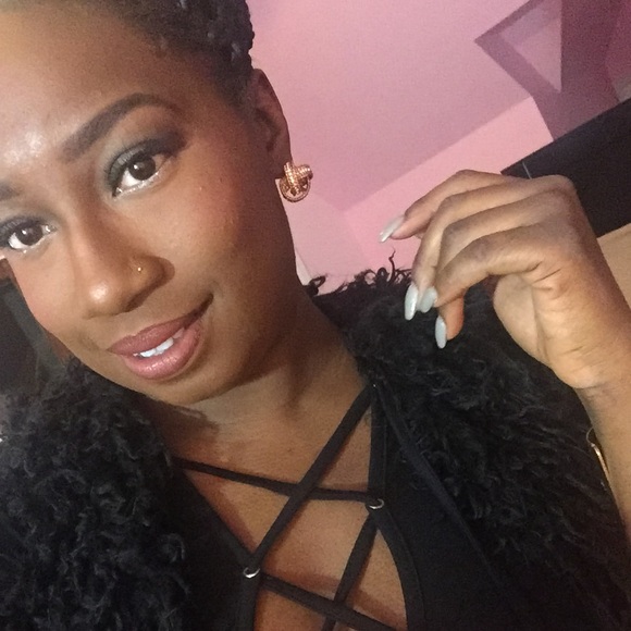 Profile Picture of Nikia Joseph (@rebecca2626) on Poshmark