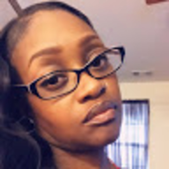 Profile Picture of Alexandra Hannah (@donnie0320) on Poshmark