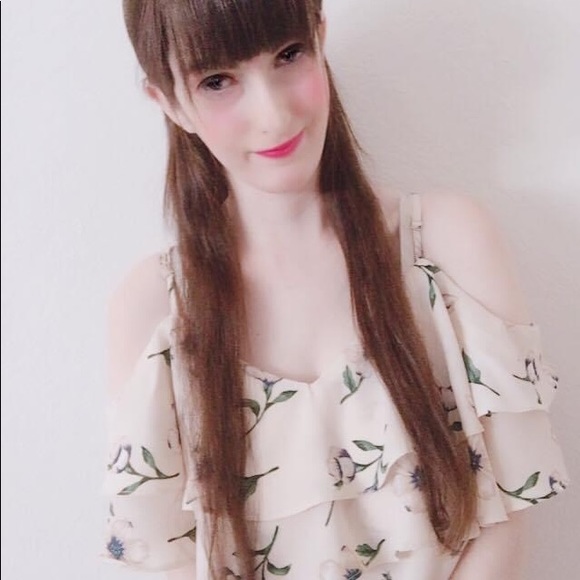 Profile Picture of Jennifer Bestwick (@jenbestwick91) on Poshmark