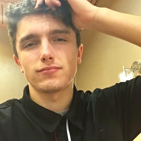 Profile Picture of Austin Degrave (@austindegrave25) on Poshmark