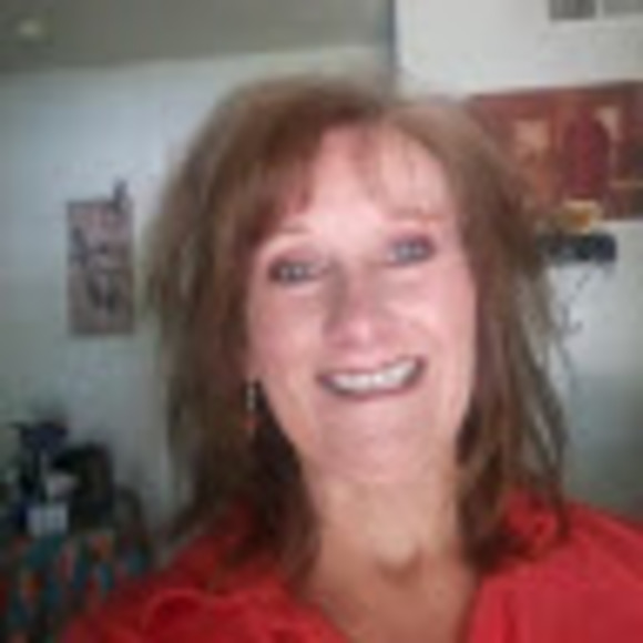 Profile Picture of Tammy Elsey (@tamsanel21) on Poshmark