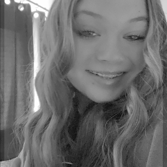 Profile Picture of Savannah Stapleton (@savannahstap987) on Poshmark
