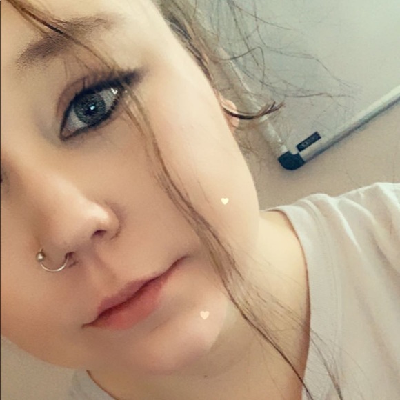 Profile Picture of Brittany Bennett (@brittbenn654) on Poshmark