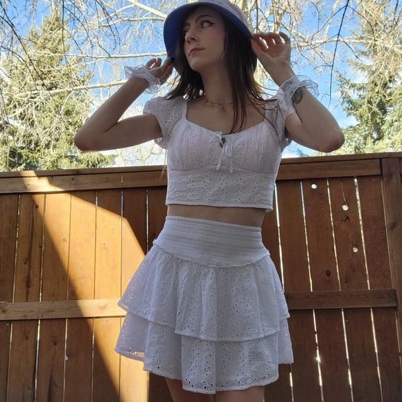 Profile Picture of Jennifer Luxton (@missmeew) on Poshmark