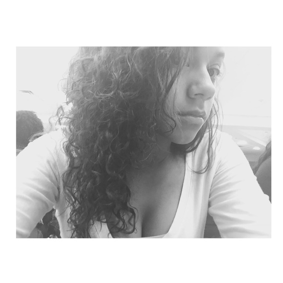 Aariela Ortiz . - Poshmark Profile Picture of Aariela Ortiz . (@aarieo) on Poshmark