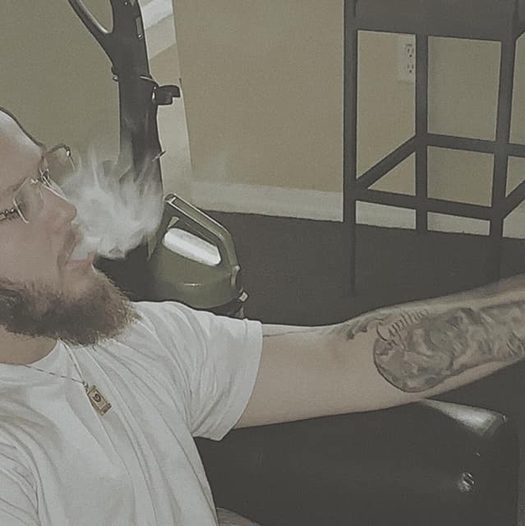 Mike Christian - Poshmark Profile Picture of Mike Christian (@mikechristia389) on Poshmark