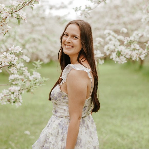 Profile Picture of Emily Crabbe (@emily_crabbe) on Poshmark