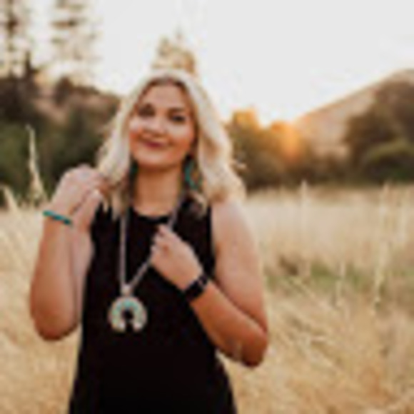 Profile Picture of Madison Pryor (@madimpryor) on Poshmark