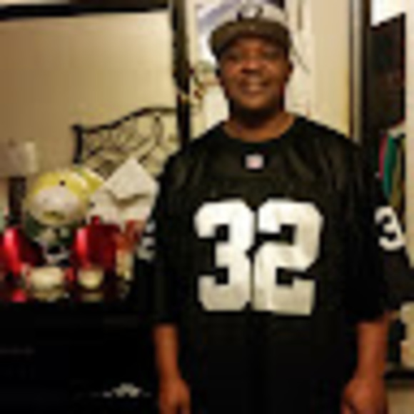 Profile Picture of Sedrick Fields (@sedrick_fields) on Poshmark