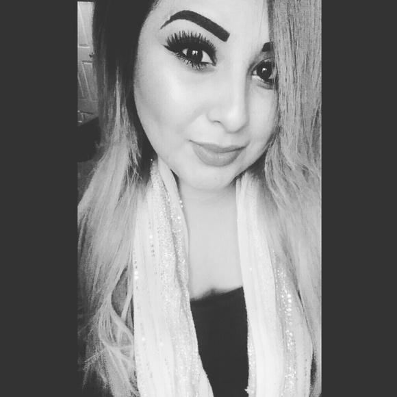 Profile Picture of Cathy Novoa (@novoacat23) on Poshmark