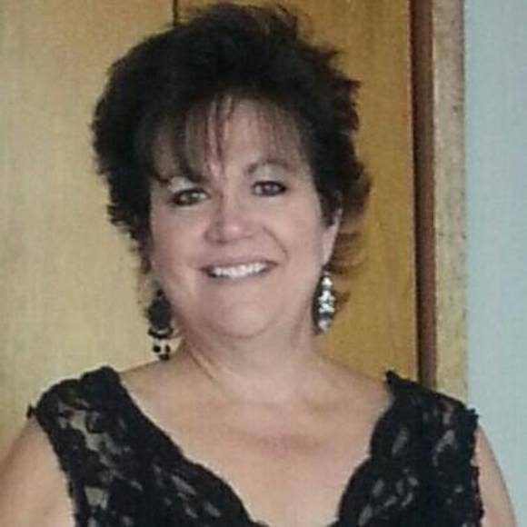 Profile Picture of Lisa Divelbiss (@ldivelbiss) on Poshmark