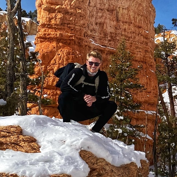 Profile Picture of Nathan Taphorn (@nathantaphorn) on Poshmark