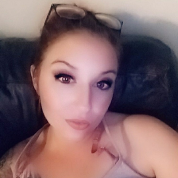 Profile Picture of Danielle Womack (@daniwo89) on Poshmark