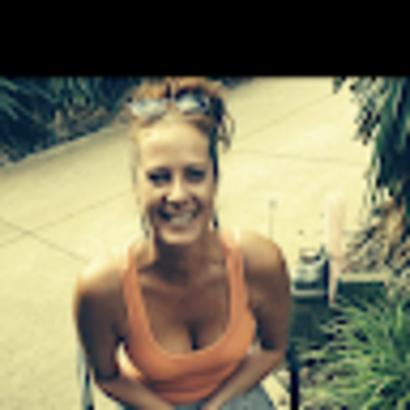 Profile Picture of Vanessa Orgill (@nessleeloft) on Poshmark