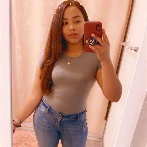 Profile Picture of Meledy Perez rivera (@meledyp) on Poshmark