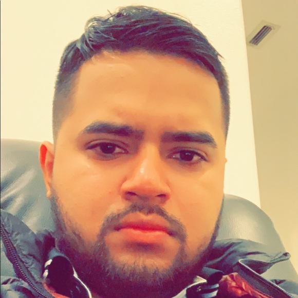 Profile Picture of Daniel Acuna (@dacuna488) on Poshmark