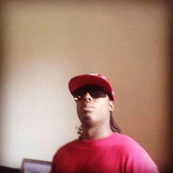 Profile Picture of Terence Halsell (@halsellterence) on Poshmark