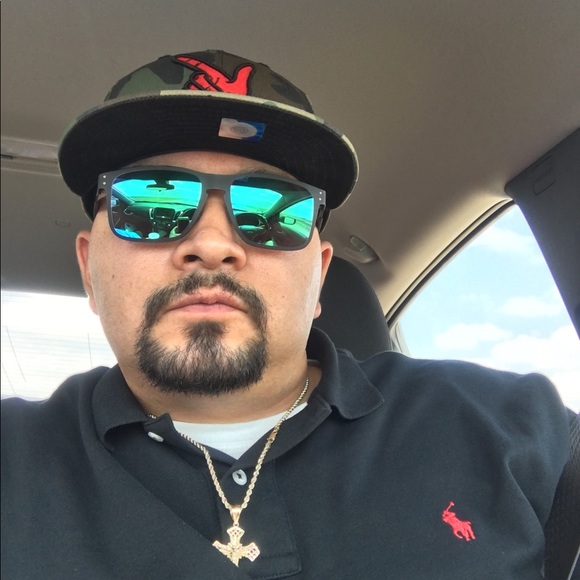 Profile Picture of Mario Velez (@mjv806) on Poshmark