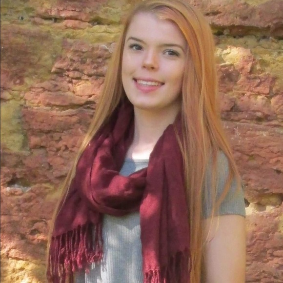 Hannah Ritzert - Poshmark Profile Picture of Hannah Ritzert (@hannaaaah) on Poshmark