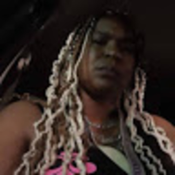 Profile Picture of Tatanisha Waldon (@tatanishawaldon) on Poshmark