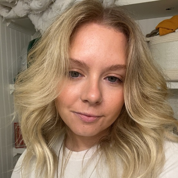 Profile Picture of Sam Castro (@samleecastro) on Poshmark