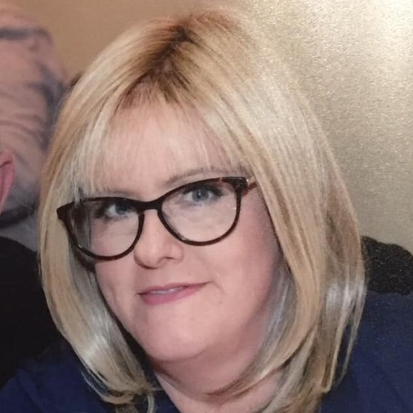 Profile Picture of Vanessa Condello (@vanessacondello) on Poshmark