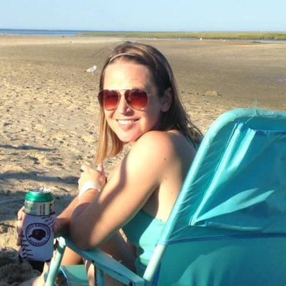 Profile Picture of Amy vaughn Larson (@aav878) on Poshmark