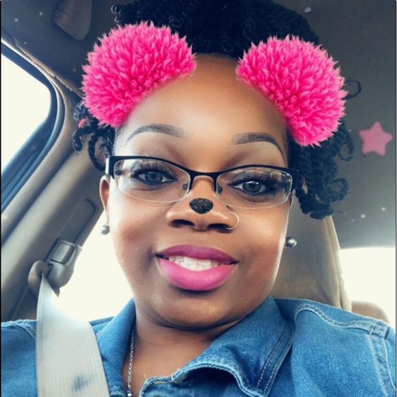 Profile Picture of Adrienne Wright (@ajenkins15490) on Poshmark