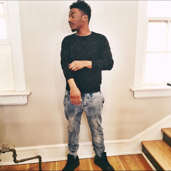 Profile Picture of Aaron Lamont (@aaronlamont) on Poshmark