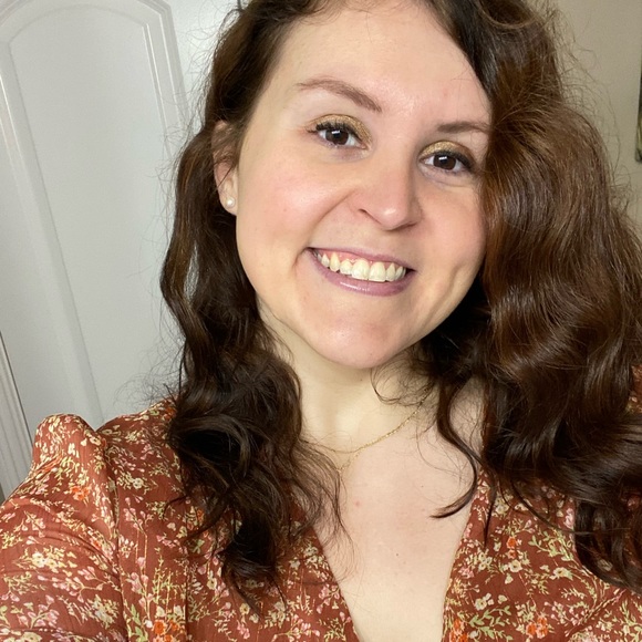 Profile Picture of Amber Gillim (@ambergillim) on Poshmark