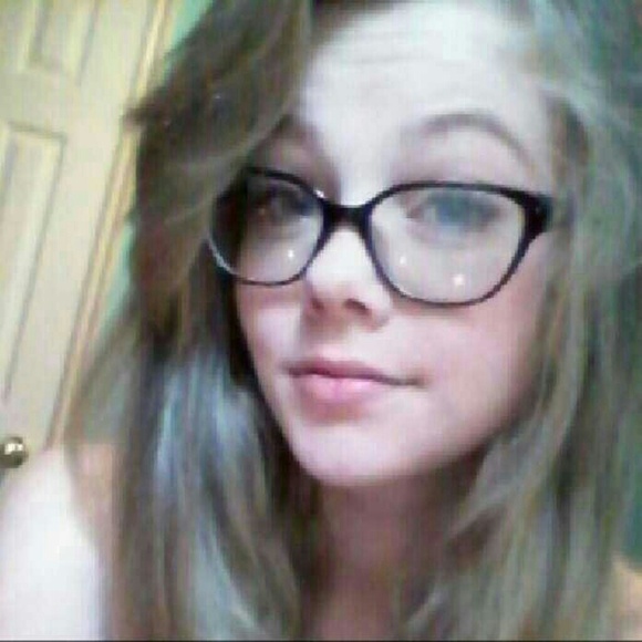 Profile Picture of Josie Holt (@josie_h13) on Poshmark