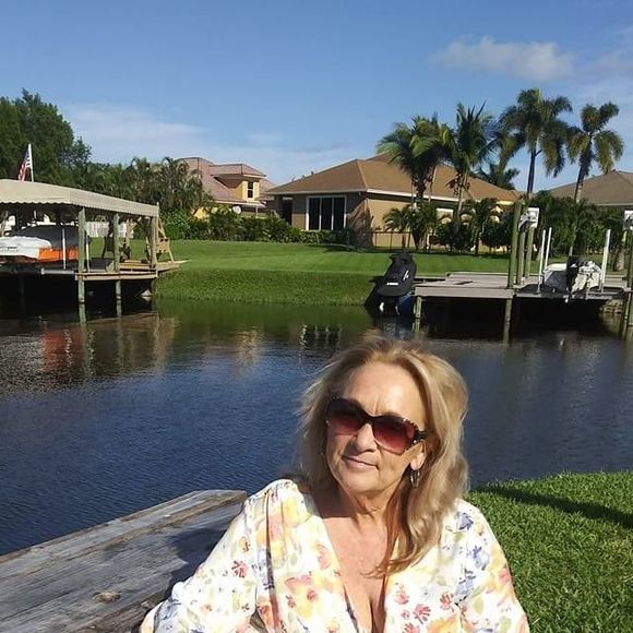 Profile Picture of Kim Calvert (@wahiawa75) on Poshmark