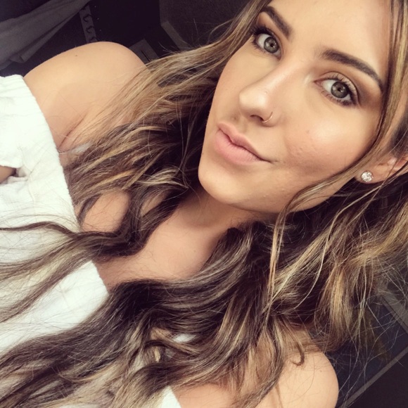 Profile Picture of Jamie Syrek (@jamiesyrek) on Poshmark