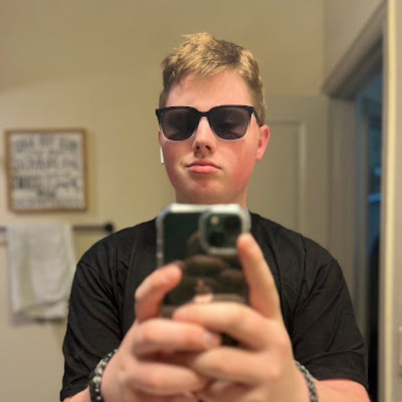 Profile Picture of Hunter Hackett (@hacketthunter70) on Poshmark