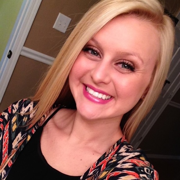 Profile Picture of Whitney Beard (@wbeard) on Poshmark