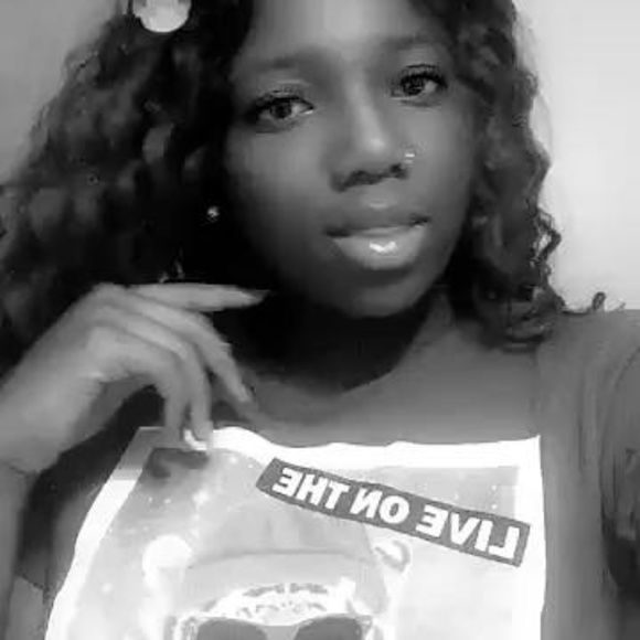 Profile Picture of Jonaria Broaders (@jonariabroaders) on Poshmark