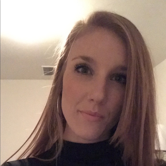 Profile Picture of Lea Weber (@leakate77) on Poshmark