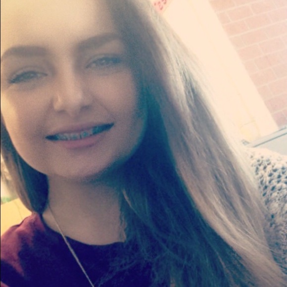 Profile Picture of Ashley Albertson (@ashley_lauren15) on Poshmark