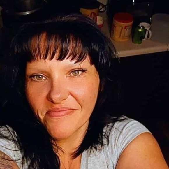 Profile Picture of Samantha n glenn Rasnick (@rasnicksgirl86) on Poshmark