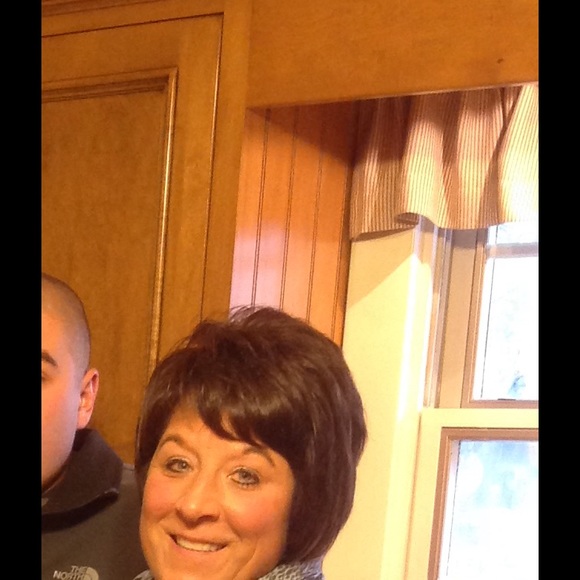 Profile Picture of Lisa Mericle (@lisakay65) on Poshmark