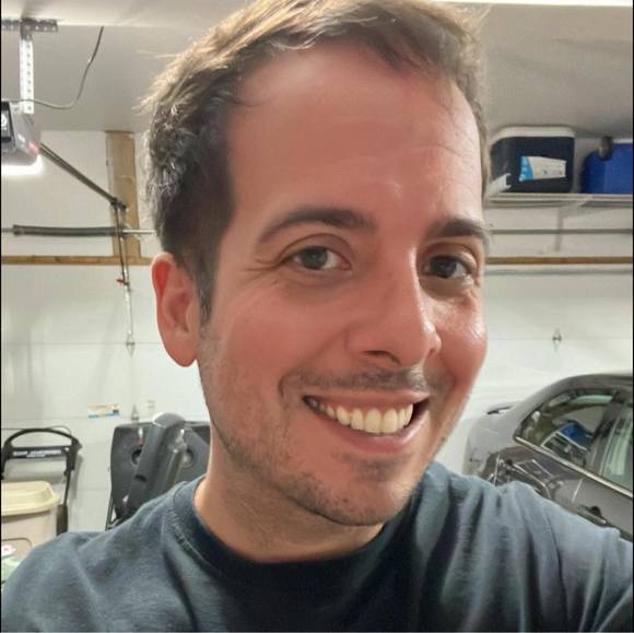 Profile Picture of Alex Petrou (@alexppetrou) on Poshmark