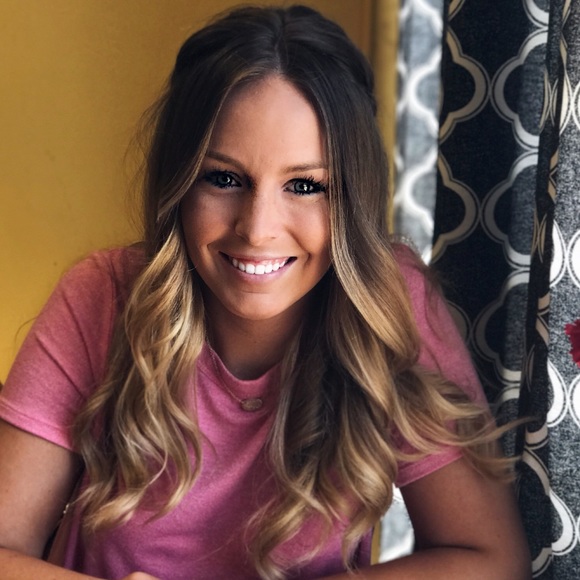 Profile Picture of Haley Bartlett (@haleynic11) on Poshmark