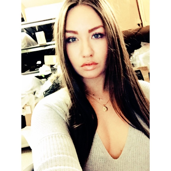 Profile Picture of Lona Speidell (@lspeidell) on Poshmark