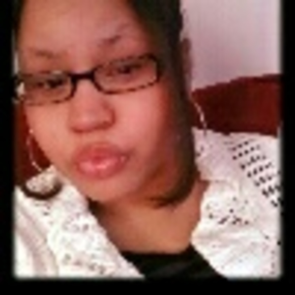 Profile Picture of Sheanelle Rivera (@lovedollx) on Poshmark