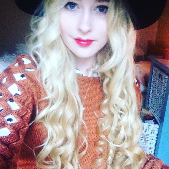 Madison Hilliard - Poshmark Profile Picture of Madison Hilliard (@madartzt) on Poshmark