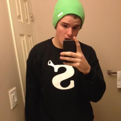 Profile Picture of Avery Check (@avery_check) on Twitter