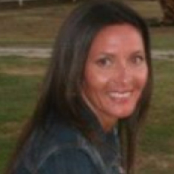 Profile Picture of Carrie Campbell (@r21b21c28c05) on Poshmark